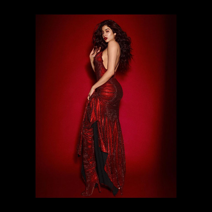 Janhvi Kapoor looks hot in red dress