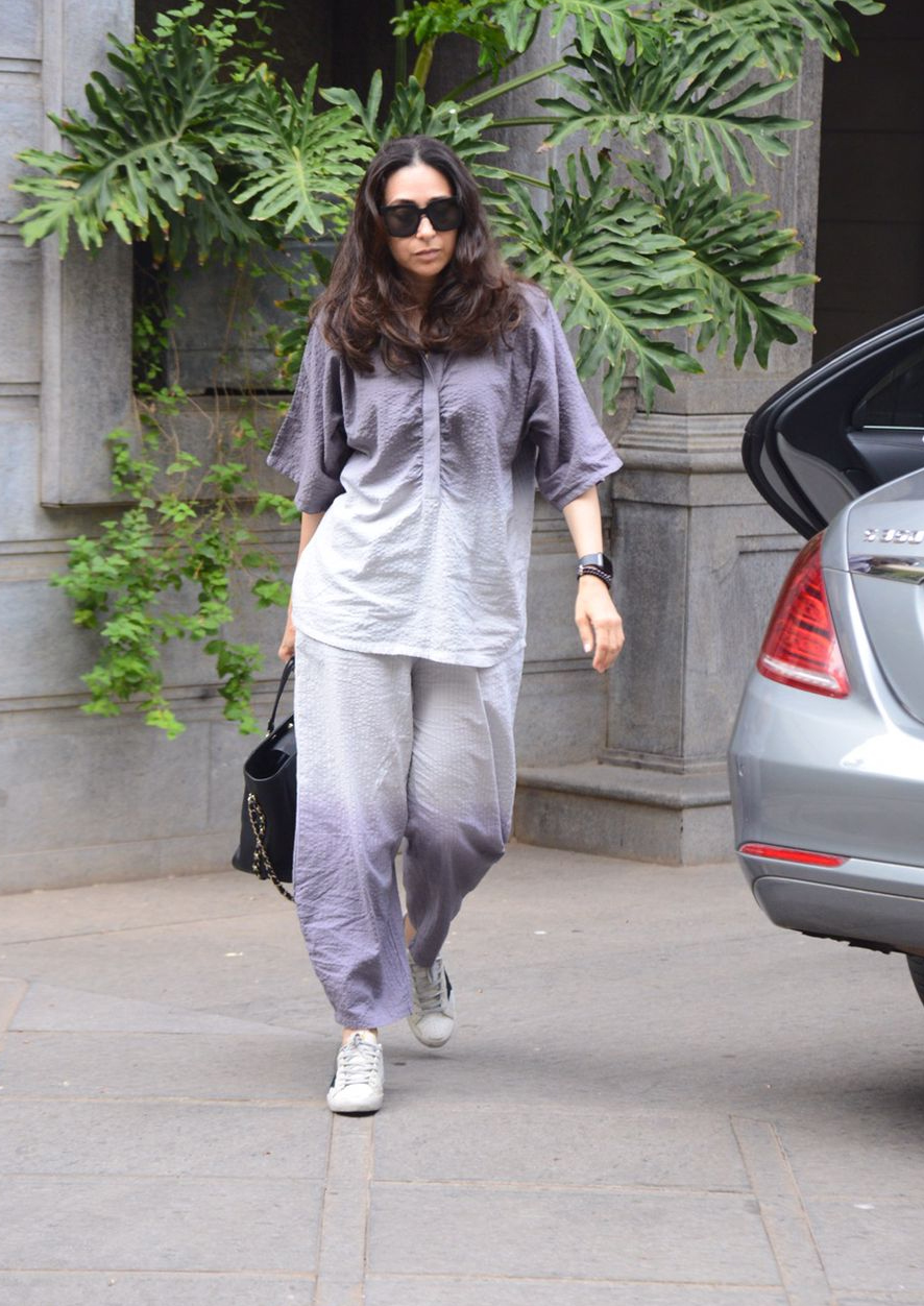 Karisma Kapoor looks beautiful as she gets spotted in the city