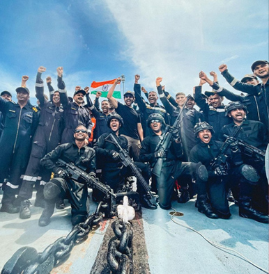 Kartik Aaryan shares photos as he spends his day with Indian Navy sailors ahead of Independence Day