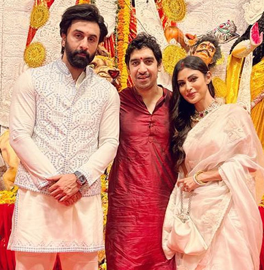 Ranbir Kapoor looks dapper in white as he joins Mouni Roy and Ayan Mukerji for Durga Puja celebrations