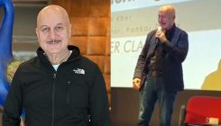 Anupam Kher breaks down as he re-enacts his iconic Saaransh scene, gets a standing ovation-WATCH