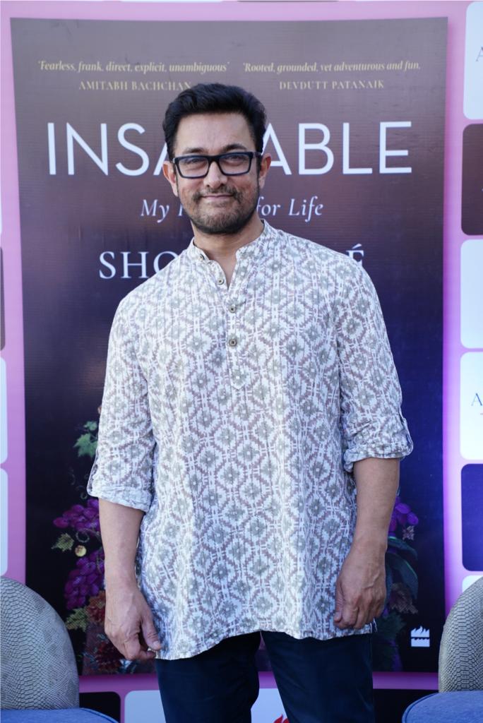 Aamir-flashes-a-bright-smile