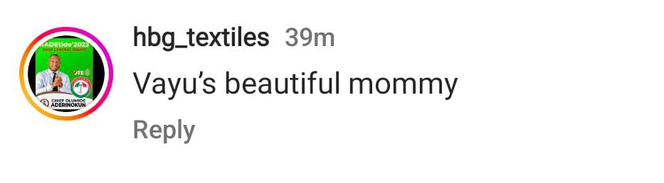 Fans-shower-love-on-Sonam-Kapoor-as-she-gets-spotted-in-the-city