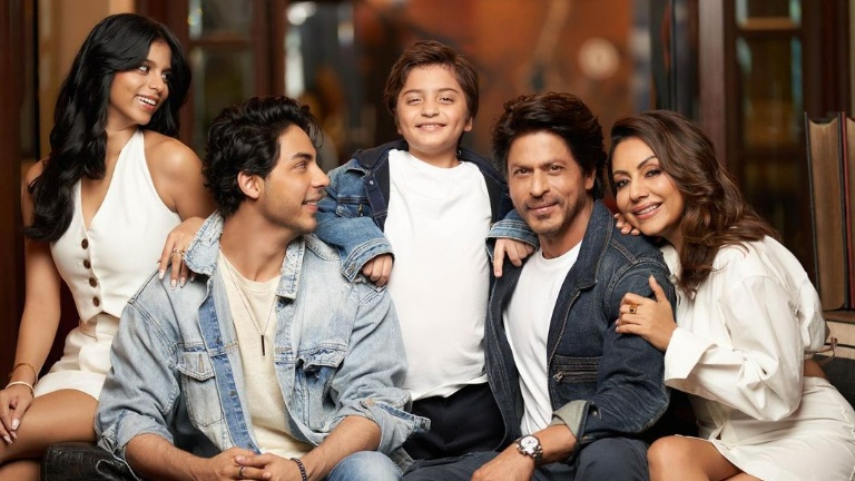 shah rukh khan, gauri khan, aryan khan, suhana khan, abram khan,