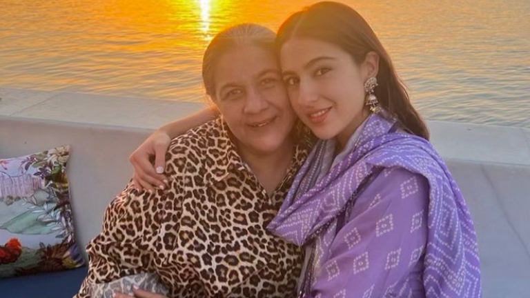 sara ali khan, sara ali khan mother, amrita singh