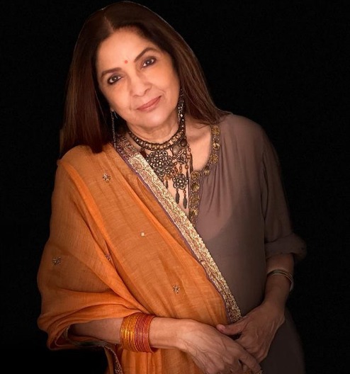 Neena-Gupta-flashes-a-smile