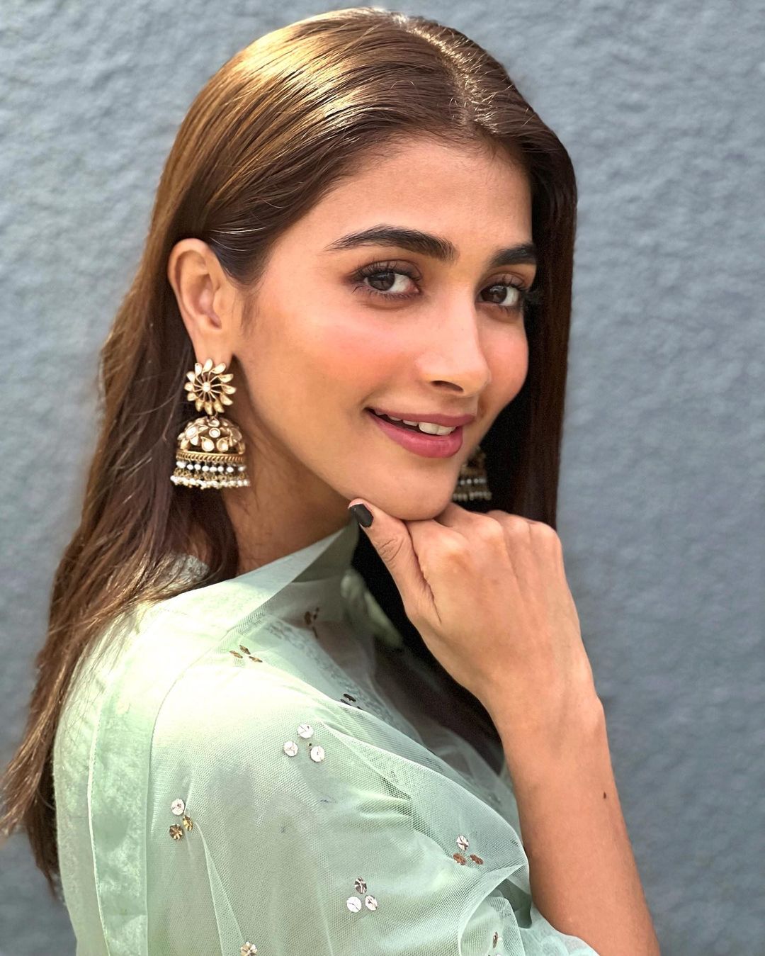 Pooja-Hegde-looks-pretty