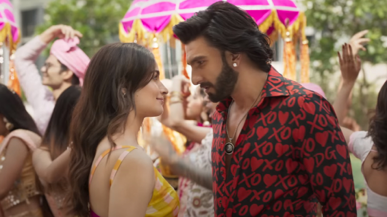 Ranveer-singh-and-alia-bhatt-from-rocky-aur-rani-kii-prem-kahaani-2-1