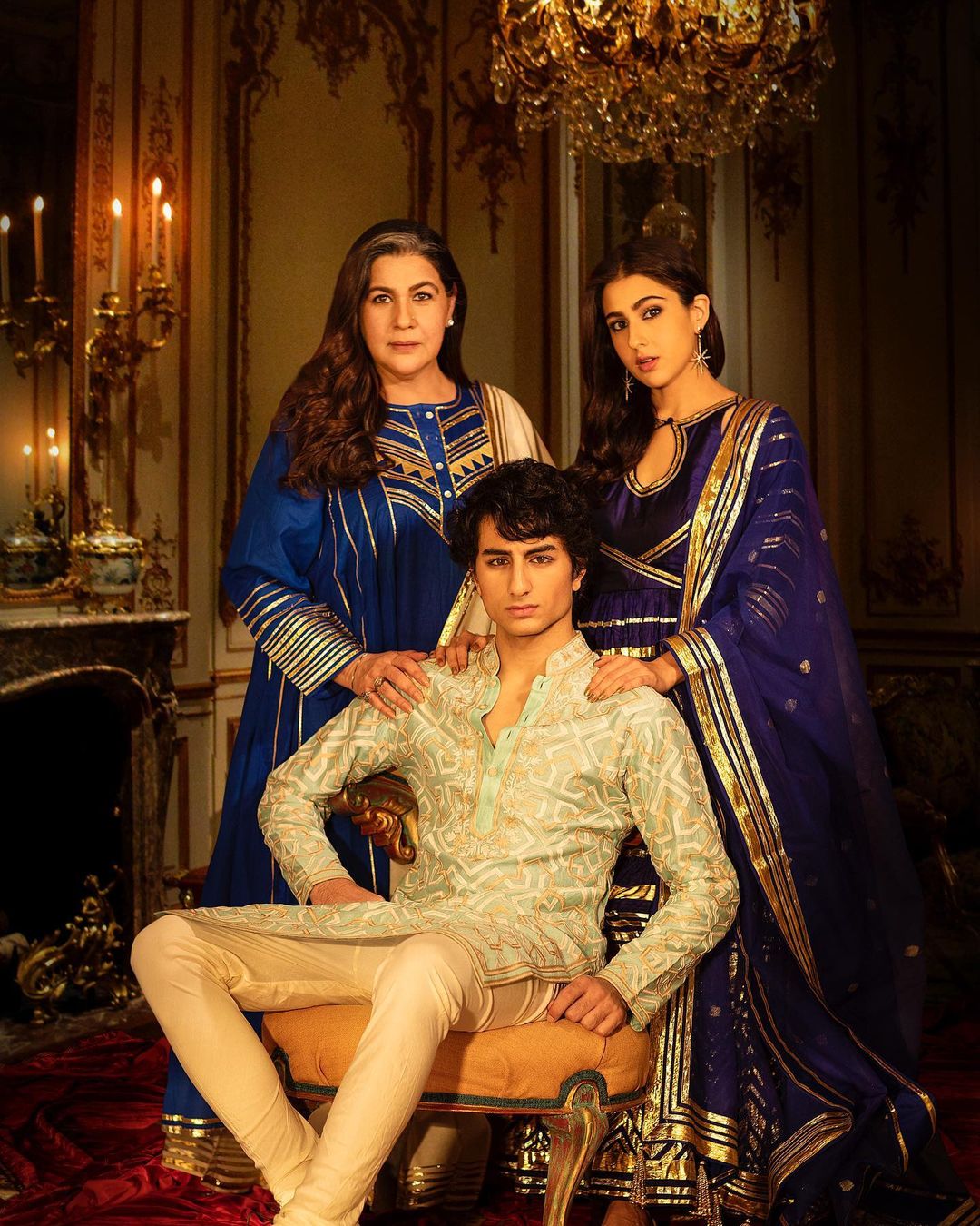 Sara-Ali-Khan-poses-with-mom-Amrita-Singh-and-brother-Ibrahim-Ali-Khan