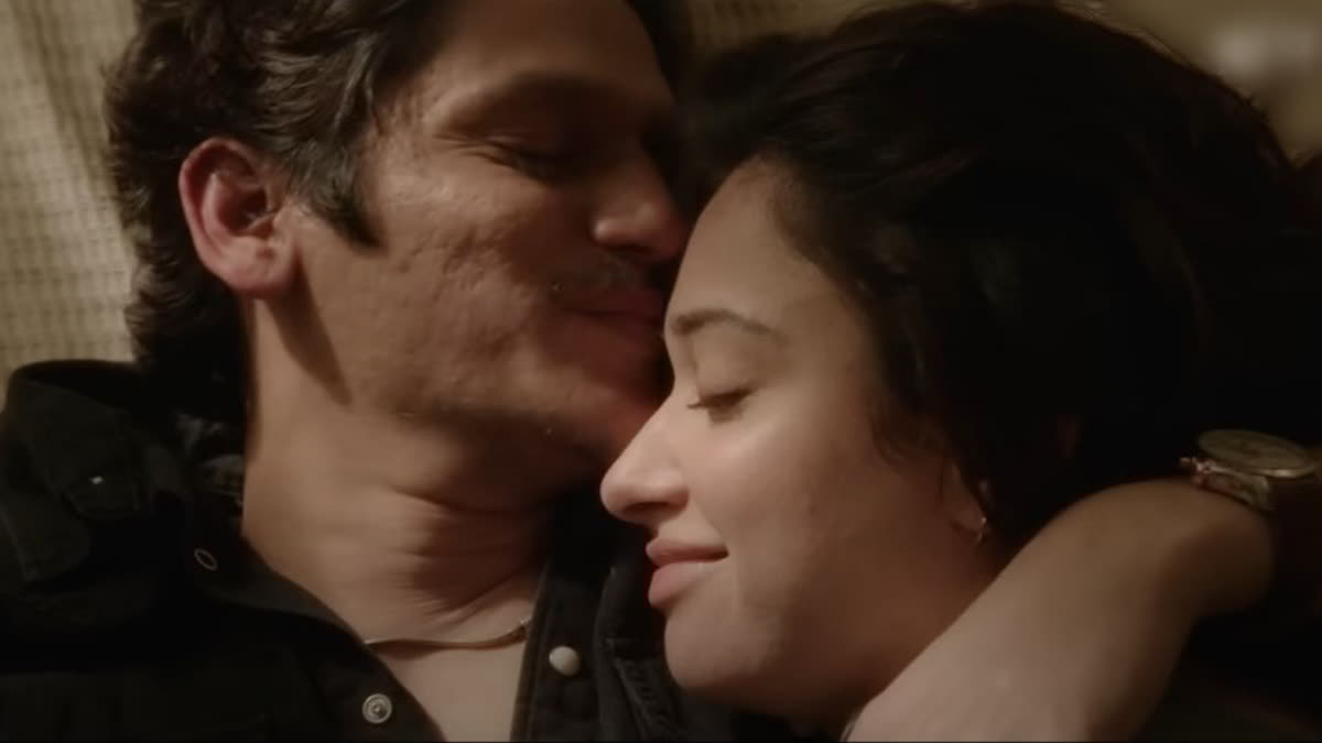 Tamannaah-Bhatia-and-Vijay-Varma-romance-in-Lust-Stories-2