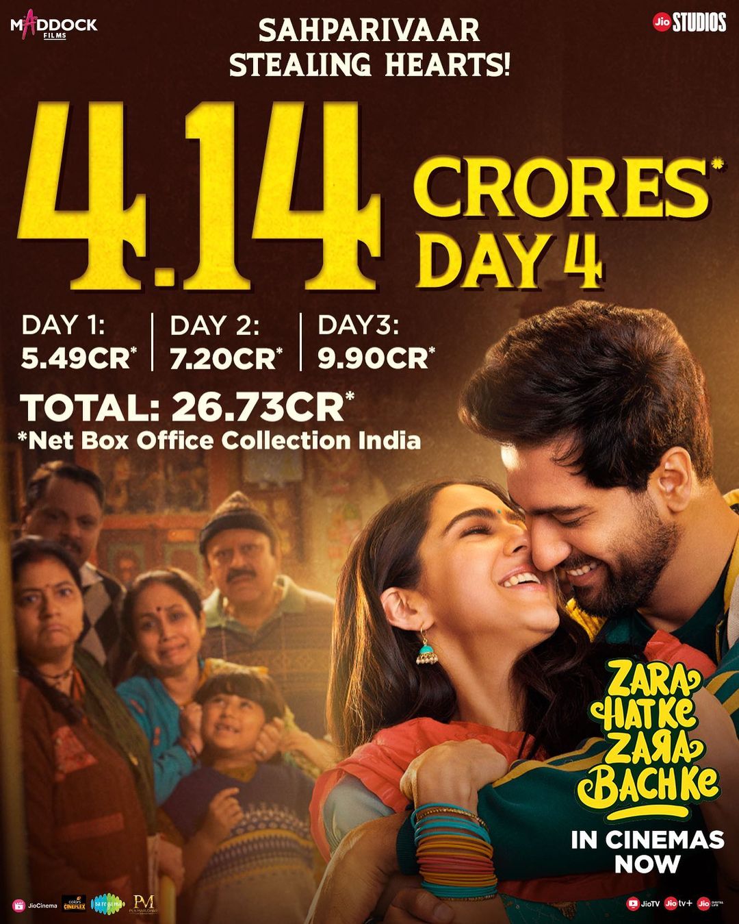 Zara-hatke-zara-bachke-box-office