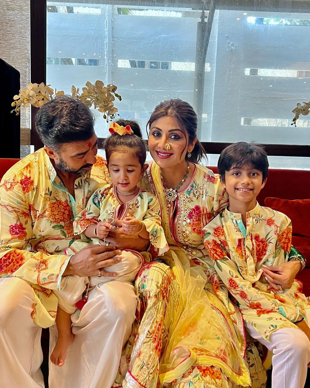 shilpa-shetty-with-raj-kundra-and-kids