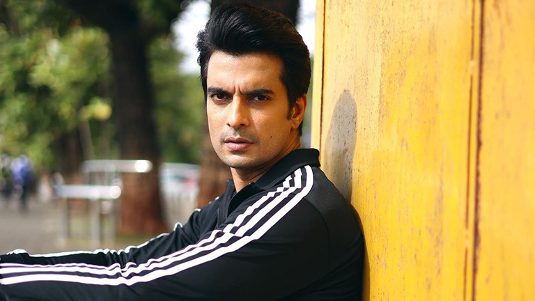 gashmeer mahajani, gashmeer mahajani father, ravindra mahajani,