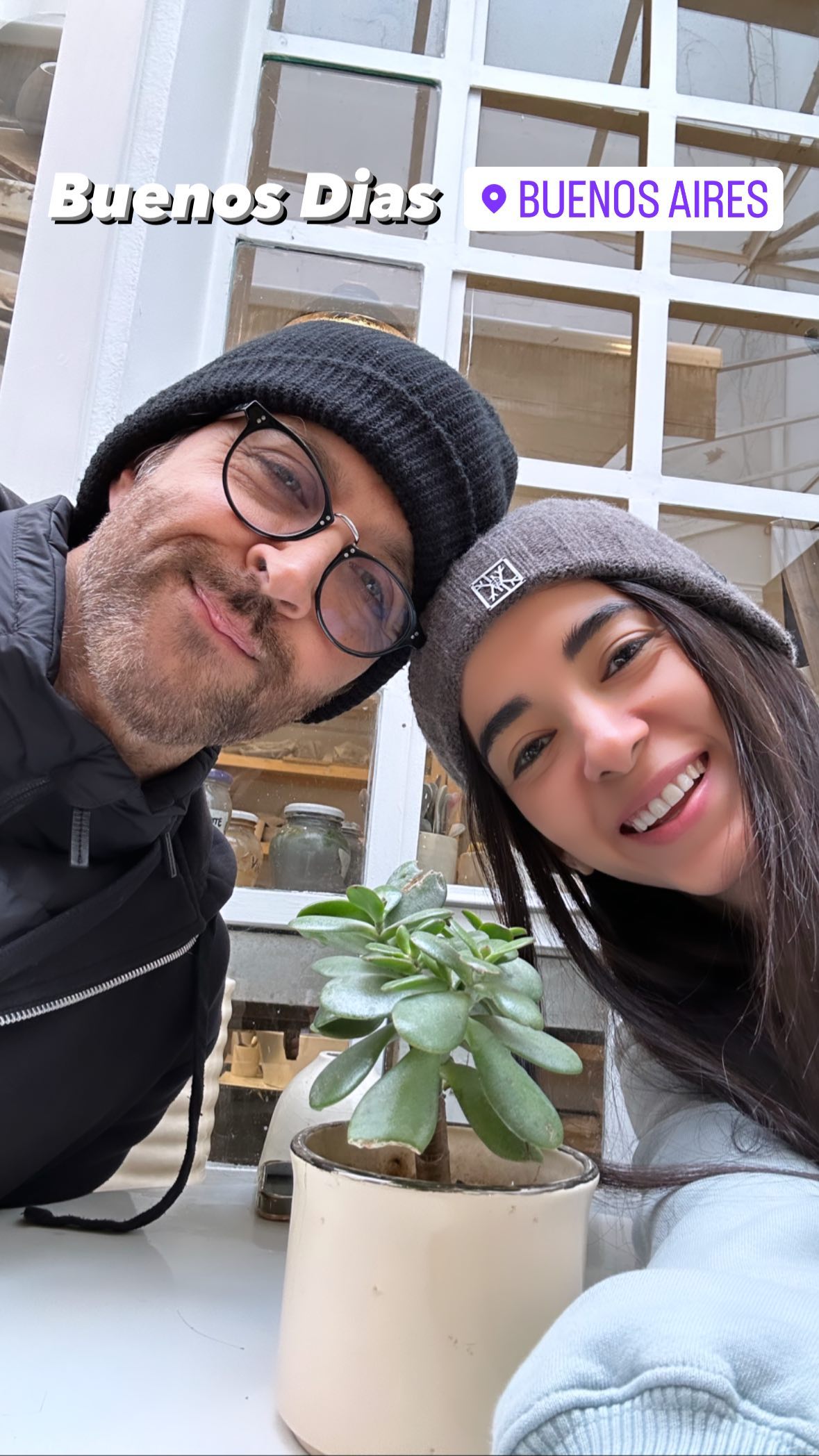 Hrithik Roshan and Saba Azad snap a cute selfie