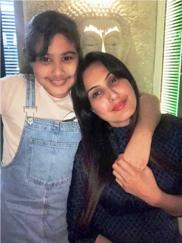 Kamya-Panjabi-with-daughter-Aara