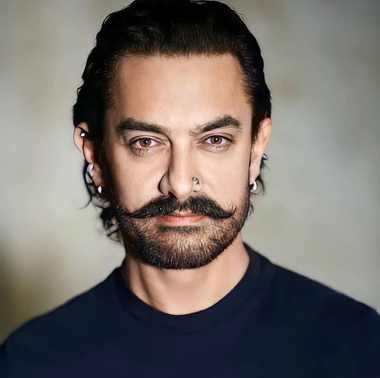 Aamir-Khan-to-team-up-with-Rajkumar-Santoshi