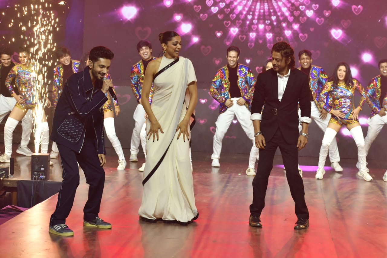 Deepika Padukone and Shah Rukh Khan