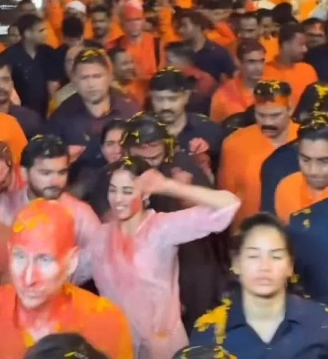 Janhvi Kapoor dancing with rumoured boyfriend Shikhar Pahariya