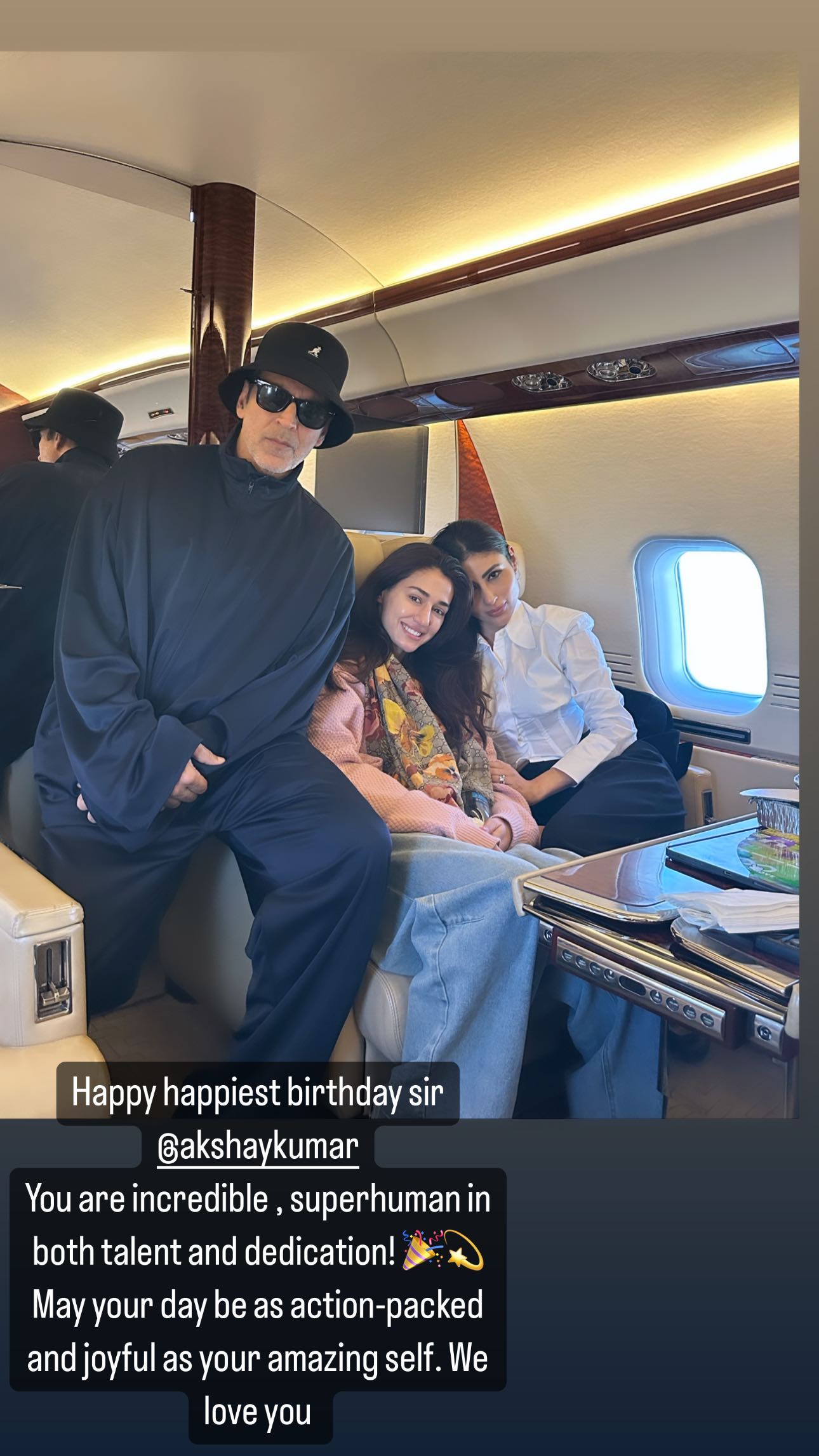 Mouni Roy wishes Akshay Kumar