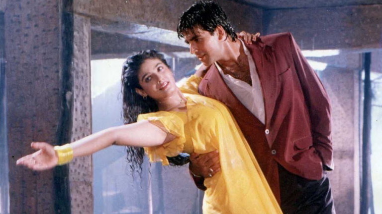 raveena tandon, akshay kumar, tip tip barsa paani