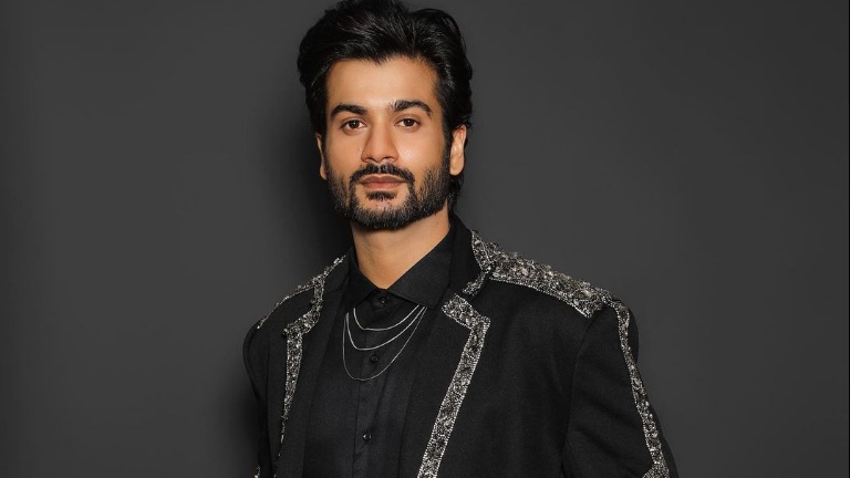 sunny kaushal, jhandey,