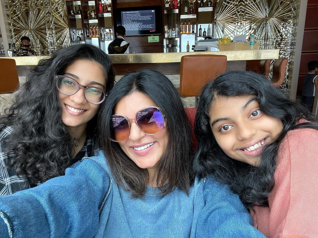Sushmita Sen with daughters