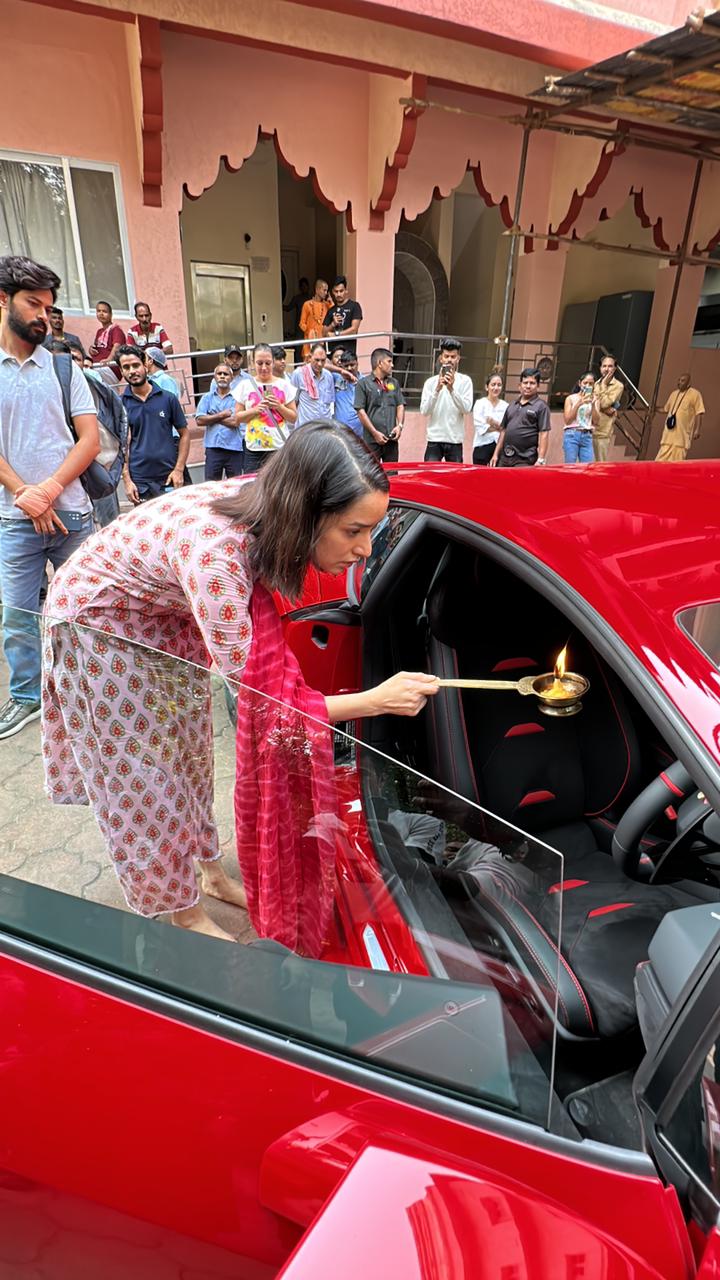Shraddha Kapoor performs puja