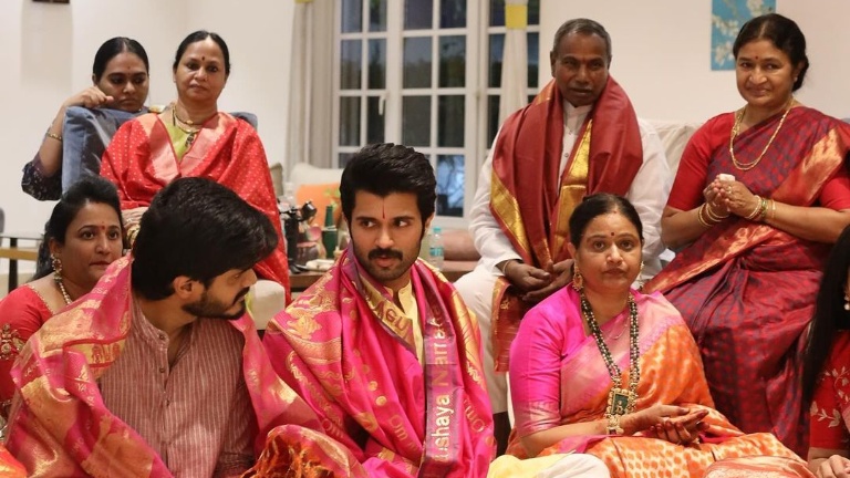 vijay deverakonda, dussehra, vijay deverakonda dussehra puja,
