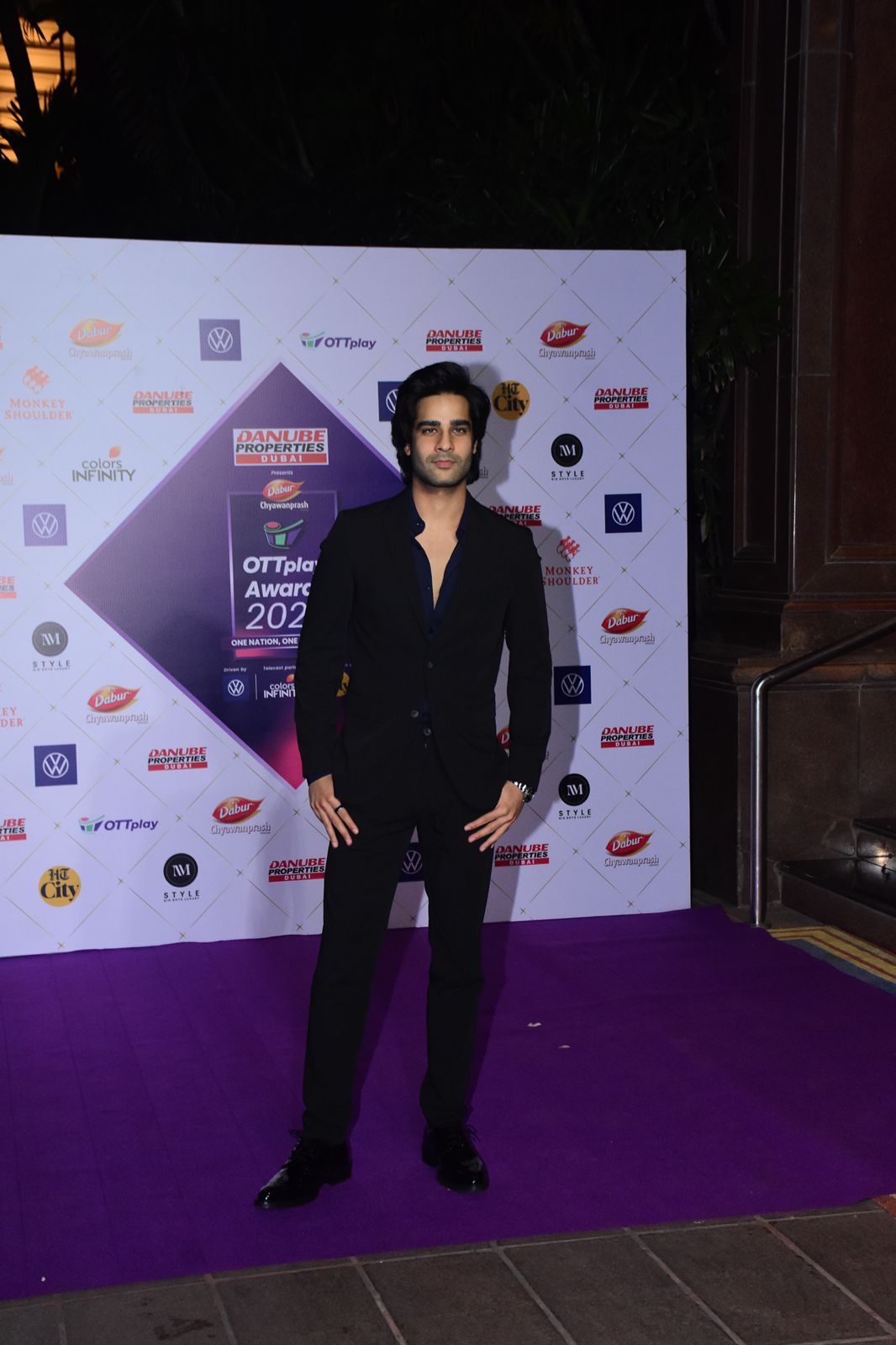 Aaman Devgn looks dapper in black