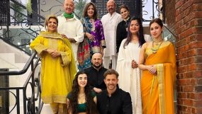 hrithik roshan and saba azad celebrate diwali with family,
