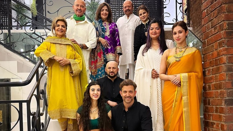 hrithik roshan and saba azad celebrate diwali with family,