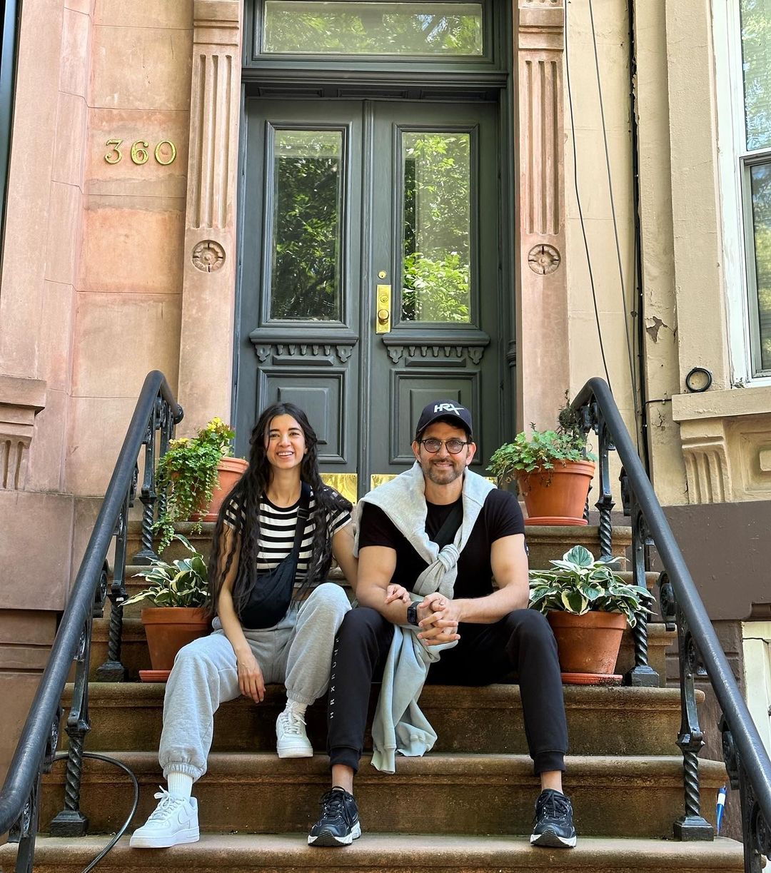 Hrithik Roshan wishes Girlfriend Saba Azad