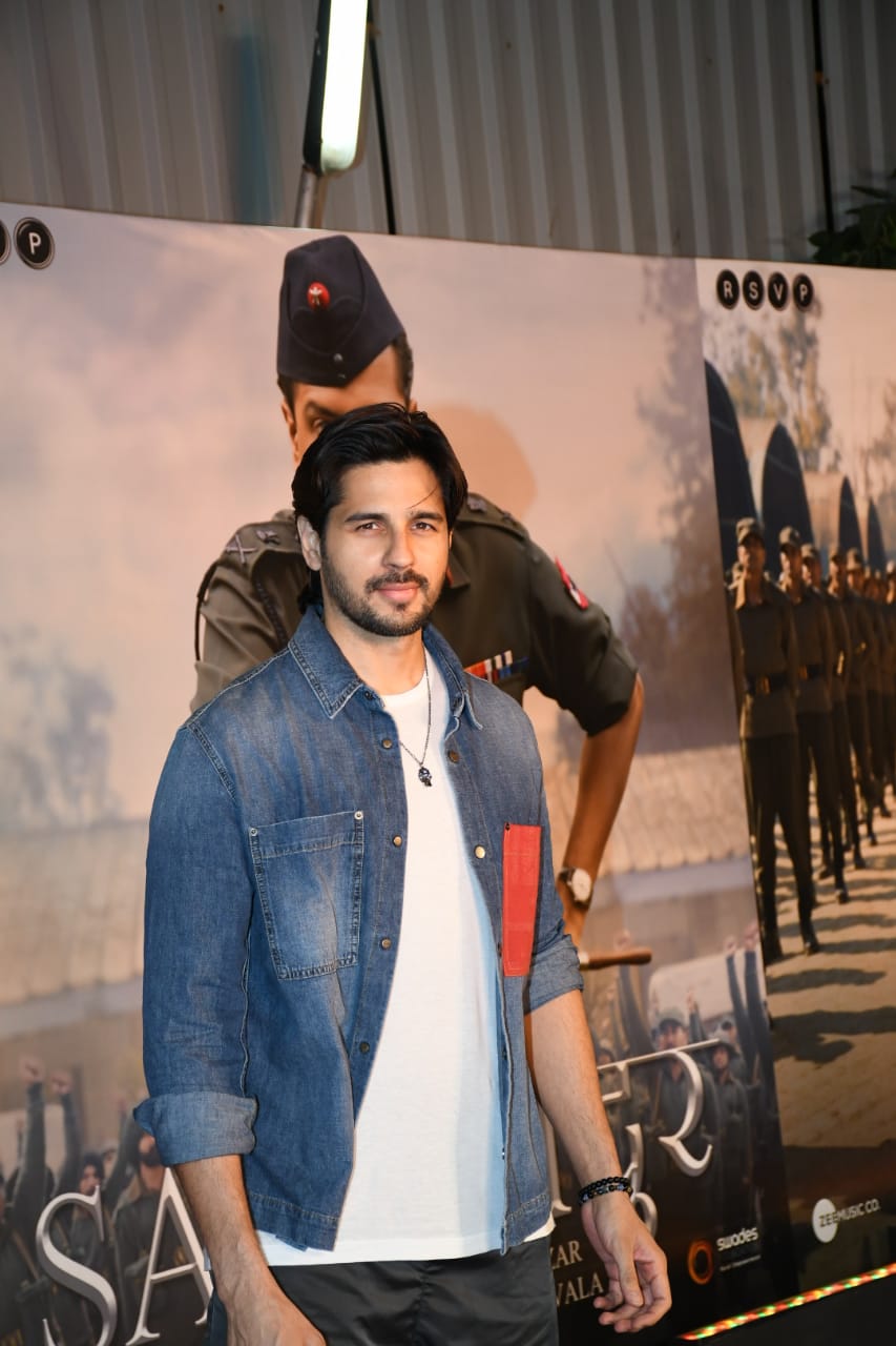 Sidharth Malhotra keeps it stylish