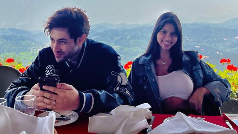 Suhana Khan shares an UNSEEN pic with Agastya Nanda