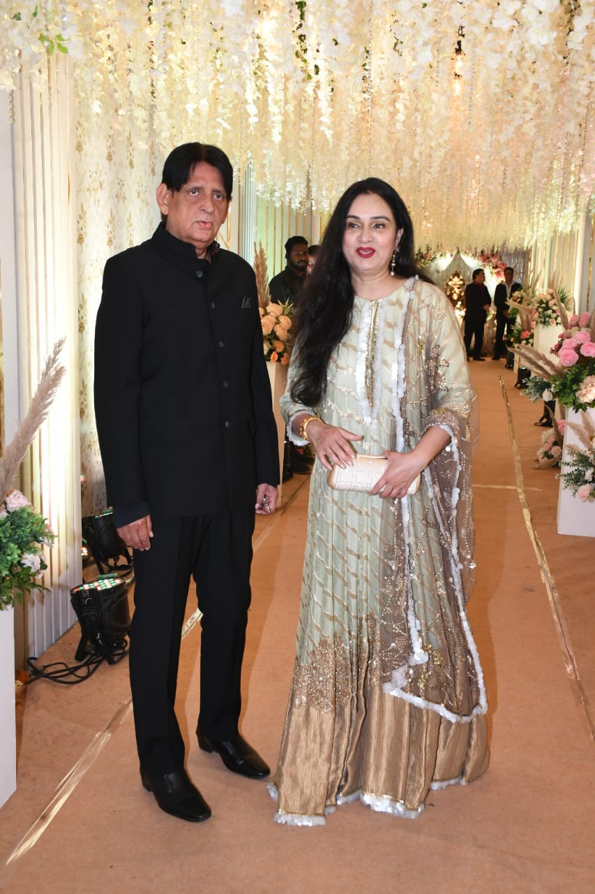 Padmini-Kolhapure-with-husband