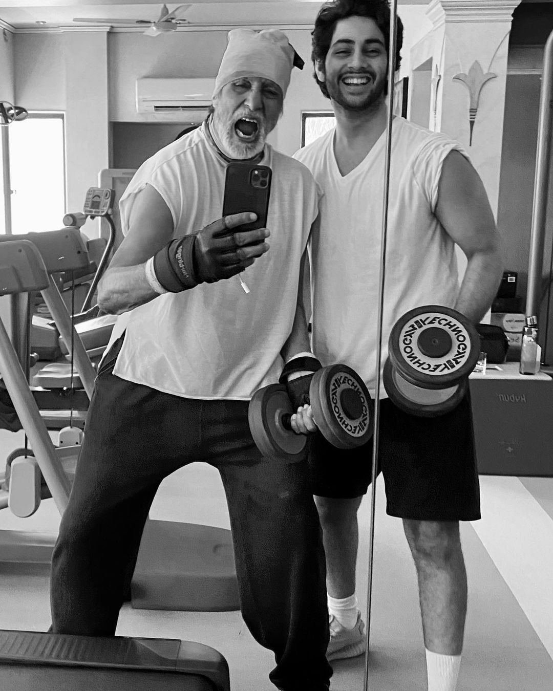 Amitabh Bachchan poses with Agastya Nanda