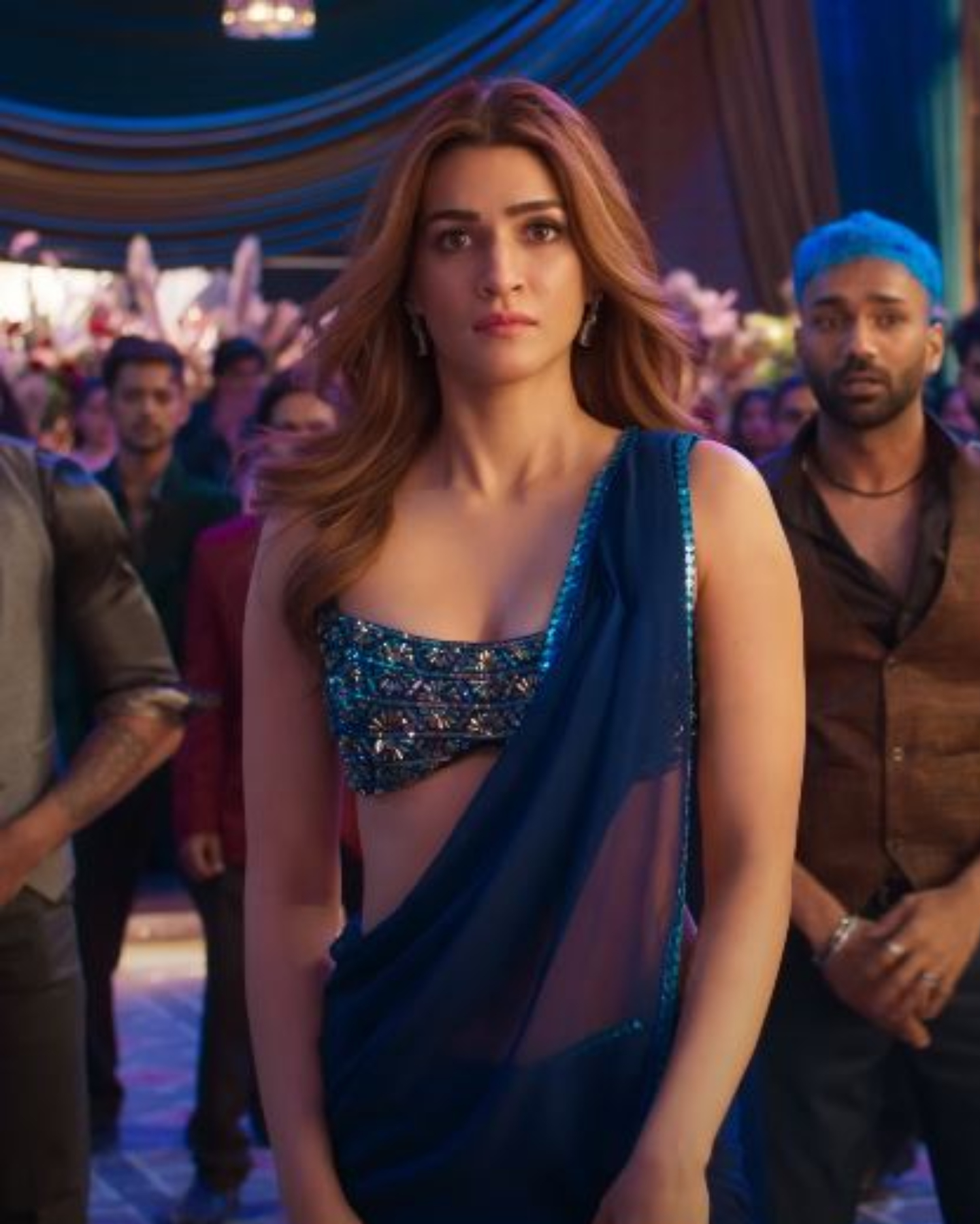 Kriti Sanon looks hot in blue saree