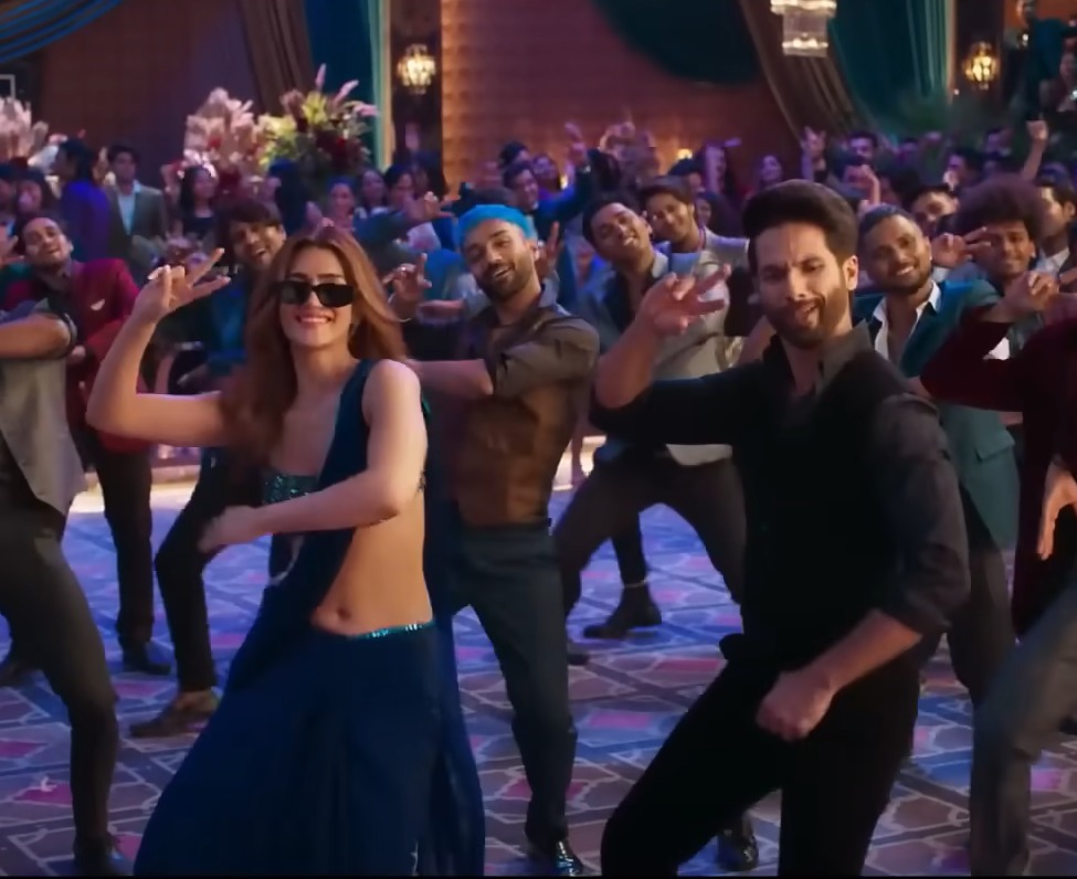 Shahid is too hot in an all-black look