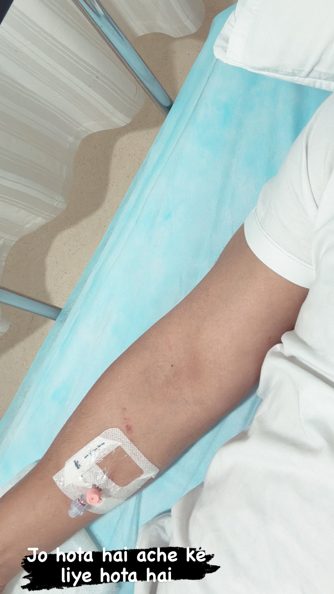 Arjun Bijlani shares a pic from the hospital