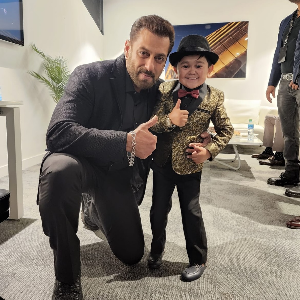 Abdu Rozik poses with Salman Khan