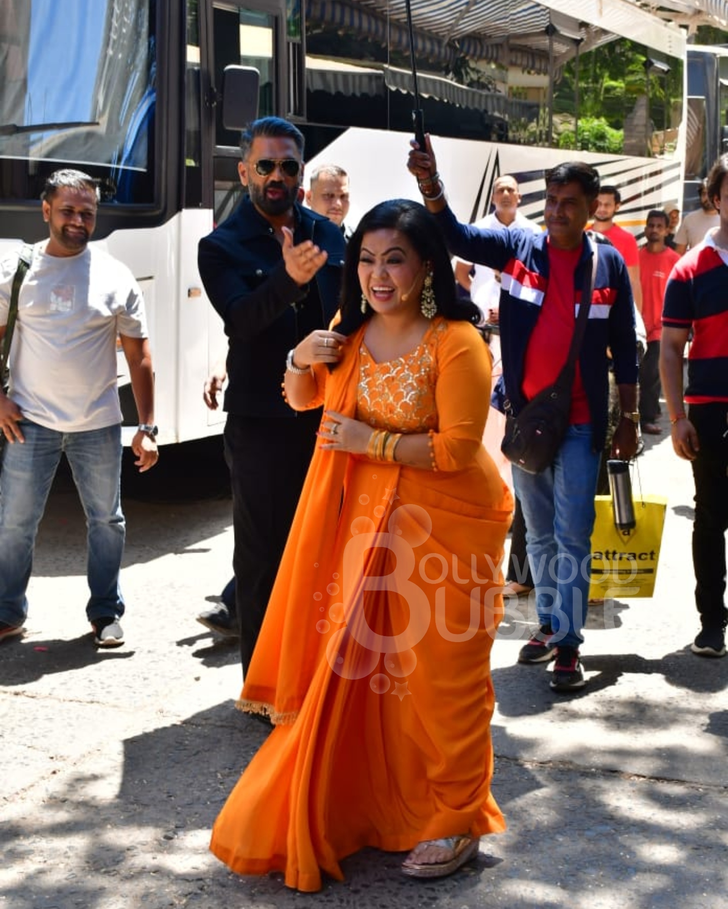 Bharti Singh & Suniel Shetty on Dance Deewane 4 sets