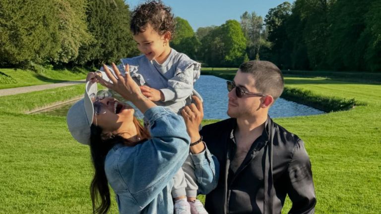 priyanka chopraa, nick jonas, priyanka and nick, malti, priyanka, nick, malti marie jonas, pictures, family time, citadel