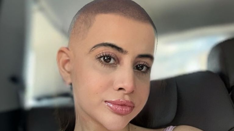 uorfi javed, uorfi, splitsvilla, fans, selfies, uorfi javed selfie, uorfi selfie, uorfi picture, viral uorfi picture, bald uorfi