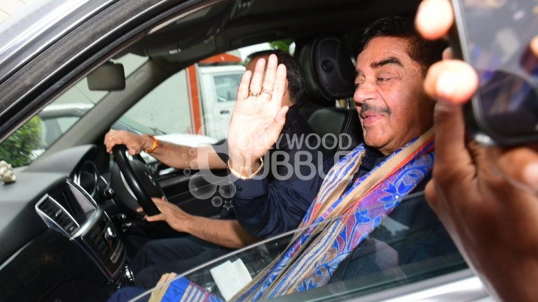 Shatrughan Sinha at Sonakshi Sinha's Bandra house