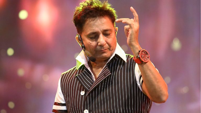 sukhwinder singh, sukhwinder songs, sukhwinder movie songs, sukhwinder to charge 2 rs, sukhwinder singh songs