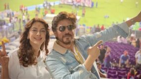 juhi chawla srk, srk juhi, yes boss, srk movie, srk car, srk kkr juhi chawla, juhi chawla, juhi and shah rukh khan