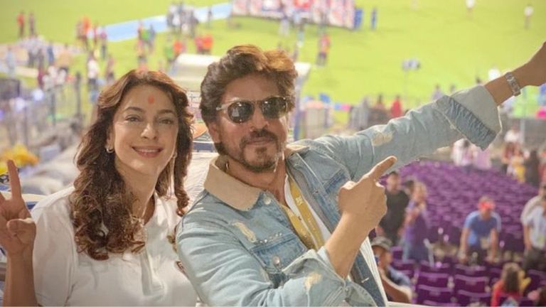 juhi chawla srk, srk juhi, yes boss, srk movie, srk car, srk kkr juhi chawla, juhi chawla, juhi and shah rukh khan