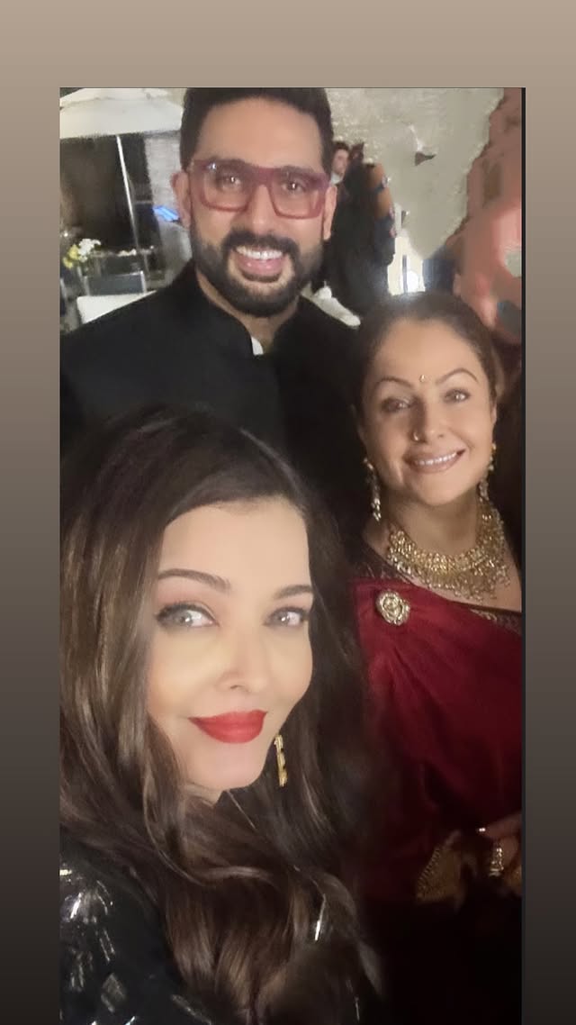 Aishwarya Rai -Abhishek Bachchan with Ayesh Jhulka