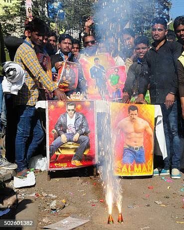 Birthday celebration outside Salman Khan’s residence