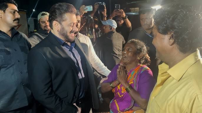 Birthday celebration outside Salman Khan’s residence